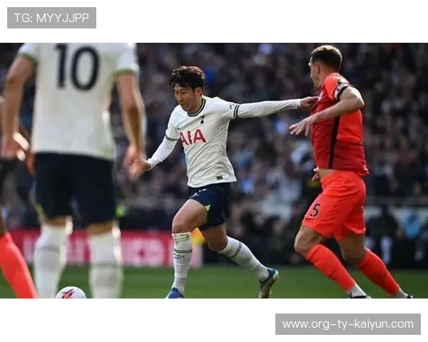 孙兴慜精准找点传中抢占优势