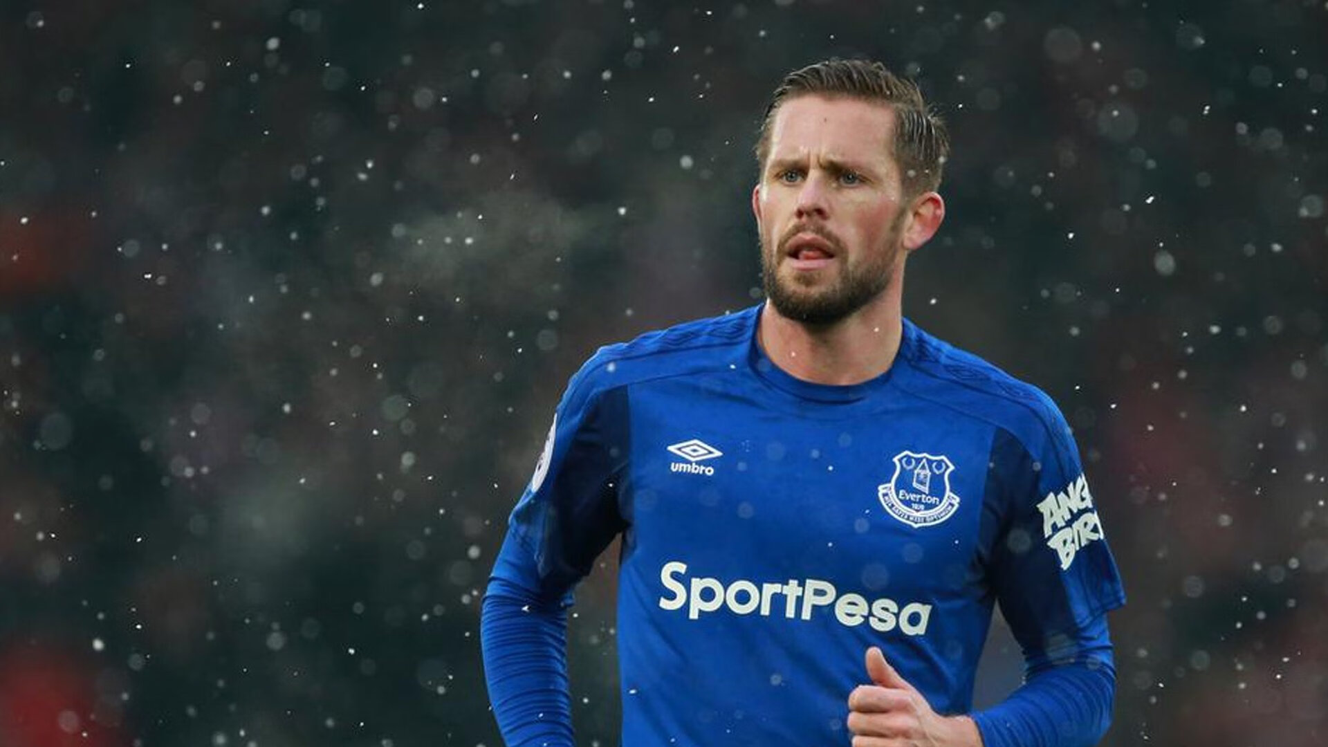 萨默·麦金托什蝶泳冲刺阶段技压群雄，麦金托什游泳